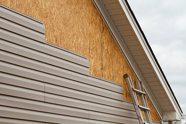 Professional Vinyl Siding technician working in Boiling Springs, PA